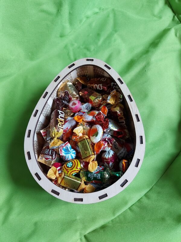 Velykinė saldainių dėžutė - kiaušinis