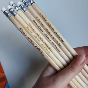 Graviruoti mediniai pieštukai